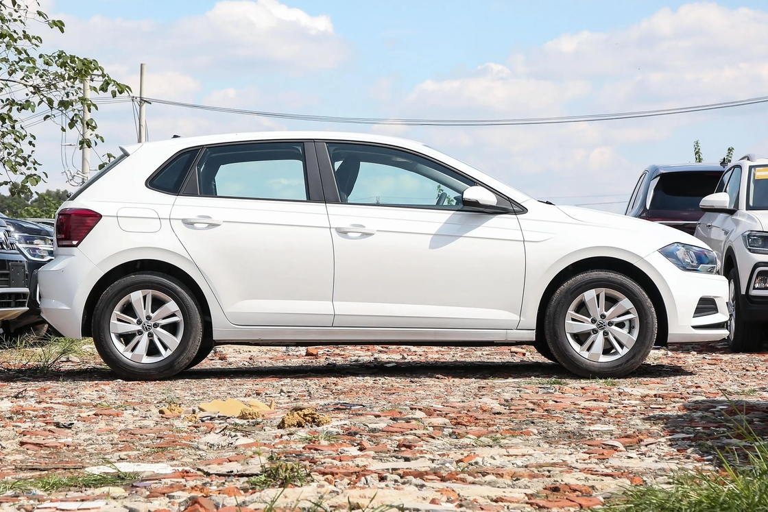 Volkswagen Benzynowy Samochód POLO 1.5L Dorośli Benzynowy Samochód Maksymalna prędkość 185km/h Klasyczna Budowa