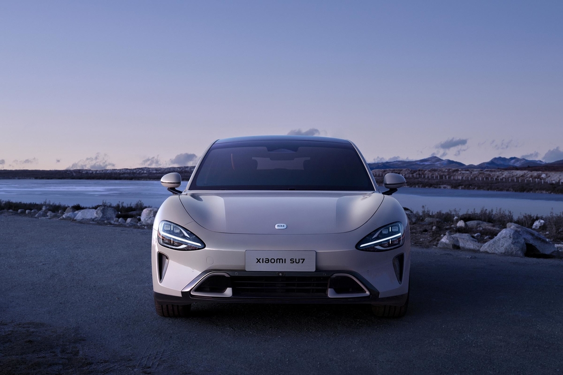 XIAOMI SU7 Sedan AWD All Wheel Drive Elektryczny SUV 800km 101kWh PS 495kw/838nm R19
