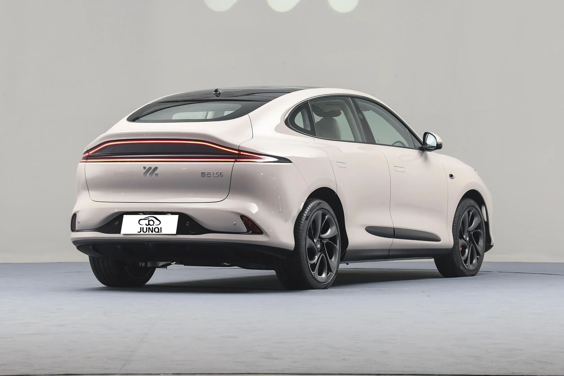 Zhiji LS6 z lewym napędem Samochód elektryczny sedan Zhiji S Flagship Model For Adult