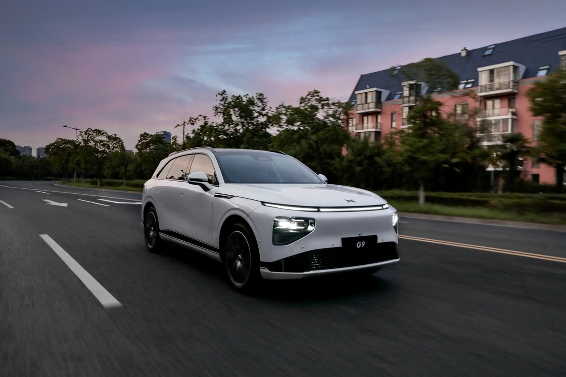 Xpeng G9 Najnowocześniejszy elektryczny SUV 15,6 cala Ekran dotykowy 12,3 cala Zestaw przyrządów