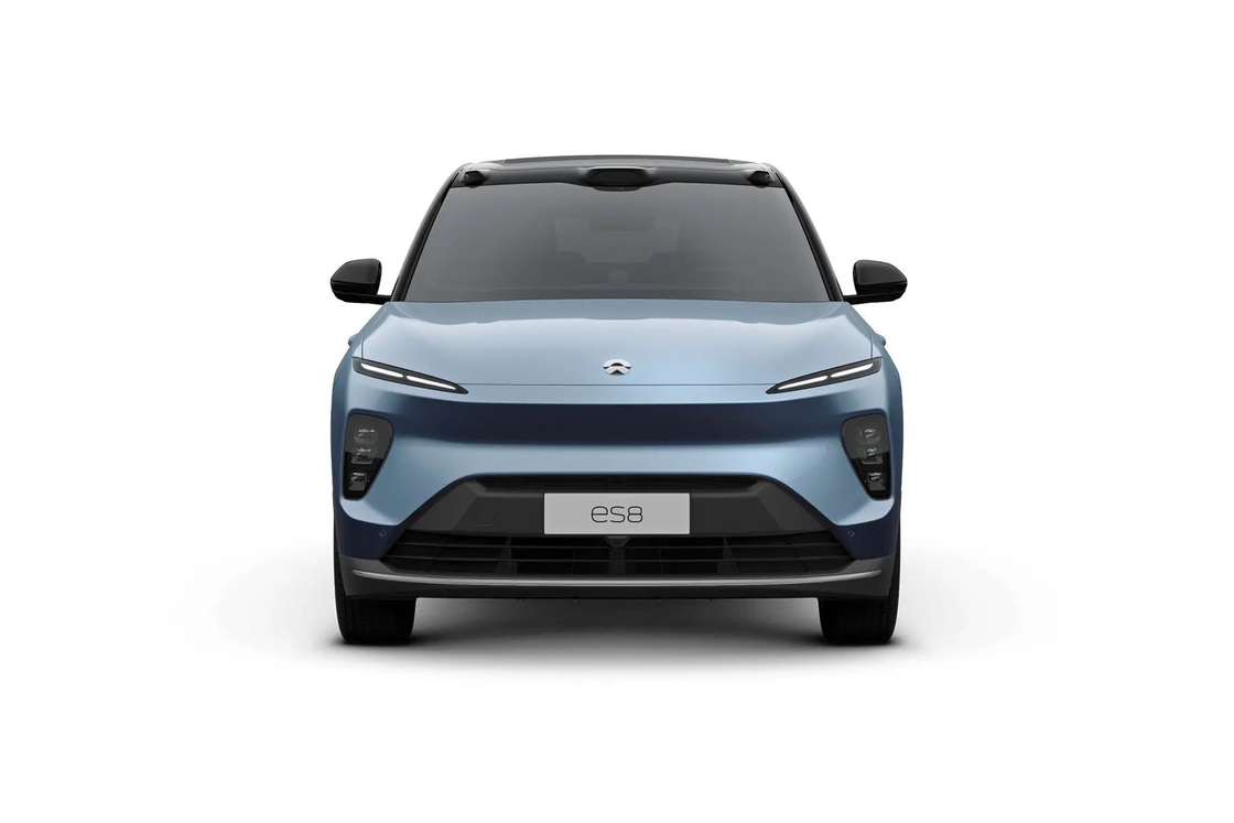 Podwójny silnik NIO ES8 elektryczny SUV z odważną grilą przednią i charakterystycznymi reflektorami LED