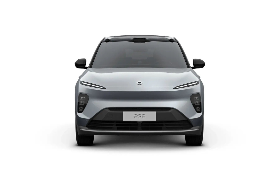 Podwójny silnik NIO ES8 elektryczny SUV z odważną grilą przednią i charakterystycznymi reflektorami LED