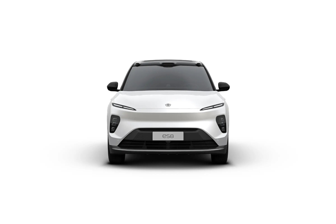 Podwójny silnik NIO ES8 elektryczny SUV z odważną grilą przednią i charakterystycznymi reflektorami LED
