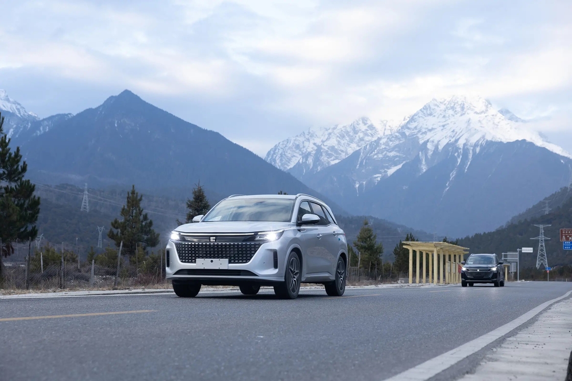 5 miejsc AWD Seres Elektryczny samochód SUV 120 KM I jazda bez emisji