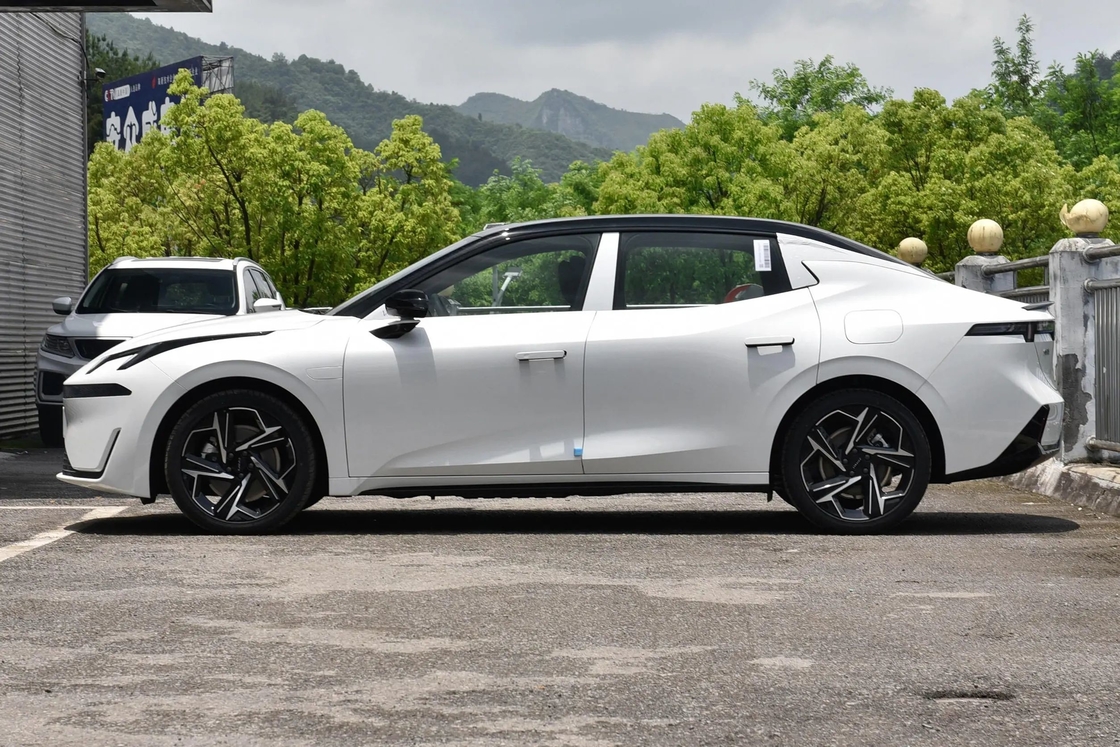 500 km Lynk & Co Full Electric SUV Car Plug In Hybrid Szybkie ładowanie 0,45 godziny