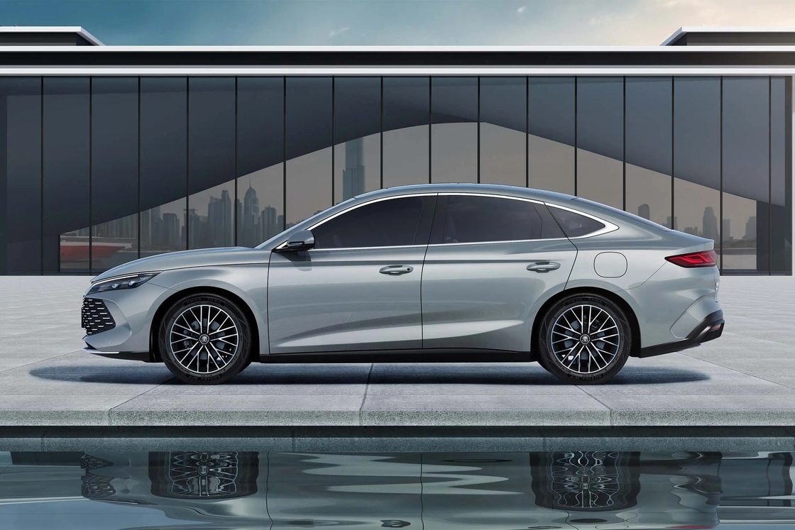 Plug In Hybrid FWD BYD Elektryczny Samochód 520km zasięg Luksusowy BYD Qin L EV