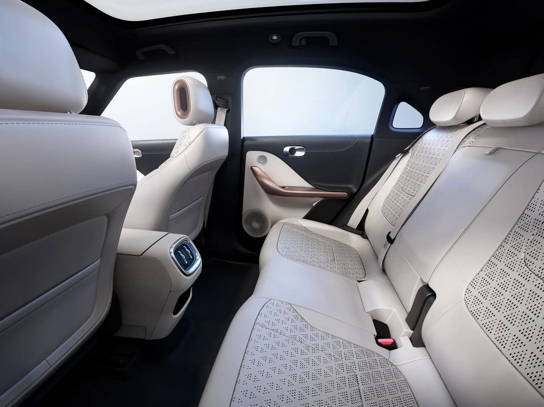 Smart1 Zrównoważony i innowacyjny samochód elektryczny dla Mercedes Benz 272 KM 400 km zasięg Zero emisji
