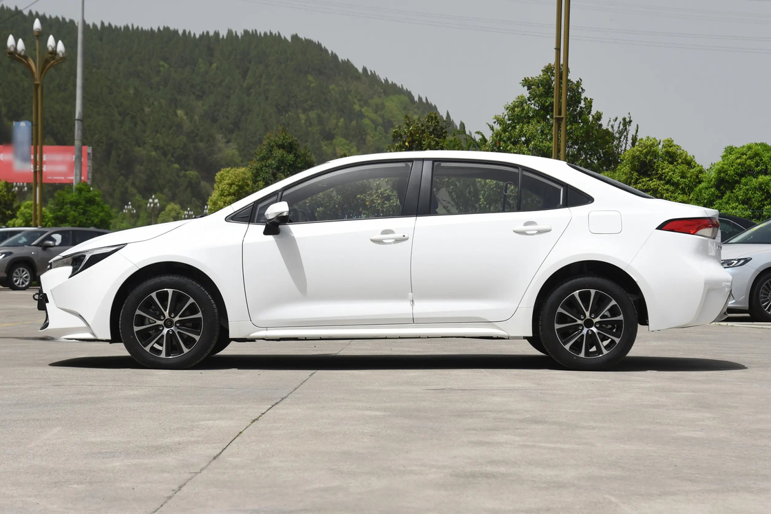 Sedan Typ Toyota Electric Car 101KW 1.8L 98HP L4 Hybrid silnik