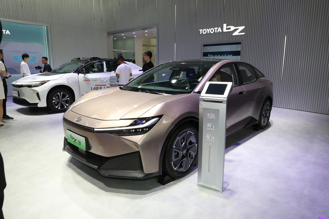 BZ3 Toyota Elektryczny Samochód FWD Sedan Typ Z Designem Gry Sygnatury