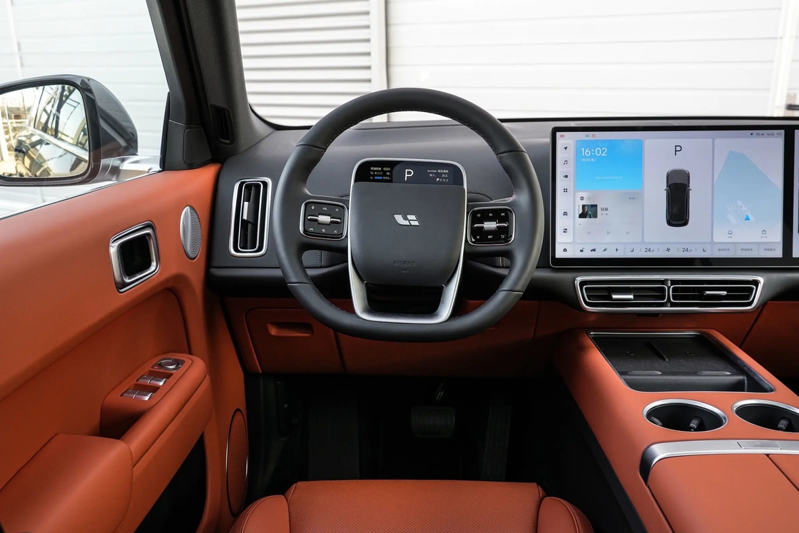 Li L7 Luxury Mid-to-Large Range Extender SUV z czterosobową wentylacją przez Lixiang Electric Car