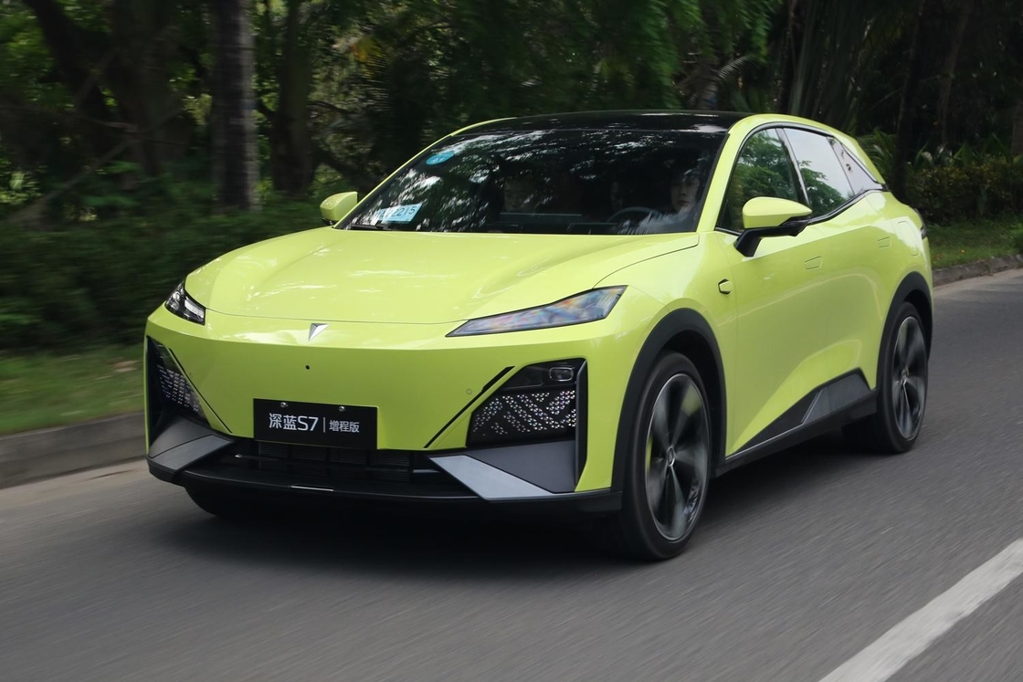 Średni rozmiar Changan Elektryczny samochód DeepBlue 07 400km zasięg tylne napęd EV