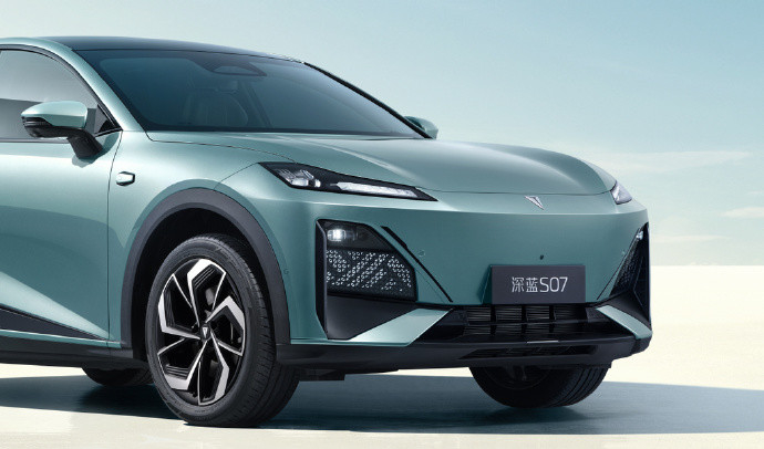 Lewa kierownica Changan Elektryczny samochód DeepBlue 07 Doskonała mieszanka formy i funkcji