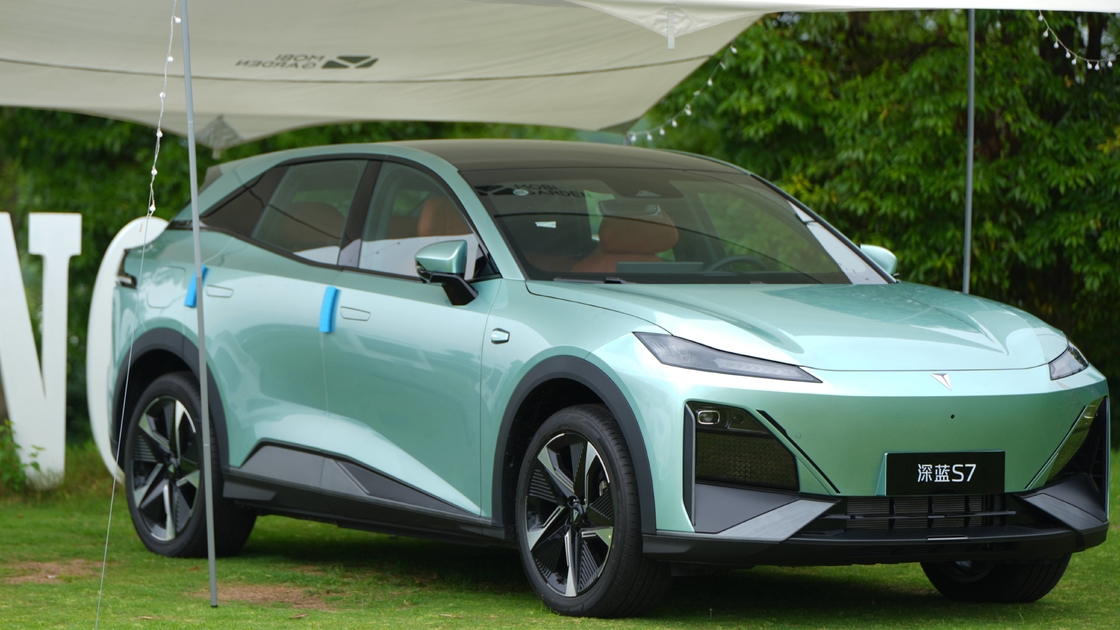 Lewa kierownica Changan Elektryczny samochód DeepBlue 07 Doskonała mieszanka formy i funkcji