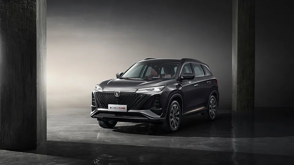 Changan Petrol CS75 Plus SUV Benzyna Energetyczny Typ Do Codziennych Przygód