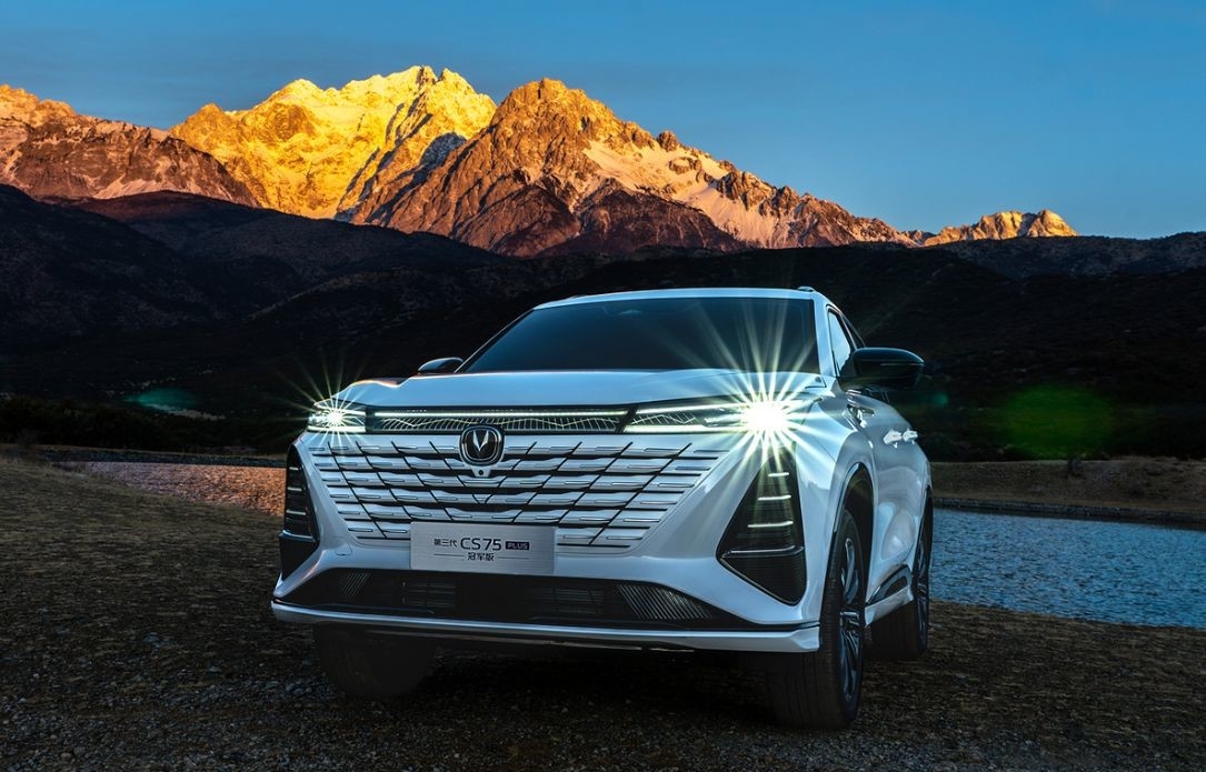 Kompaktowy Changan Benzynowy samochód 5 drzwi 5 miejsc CS75 Plus SUV z napędem przednim
