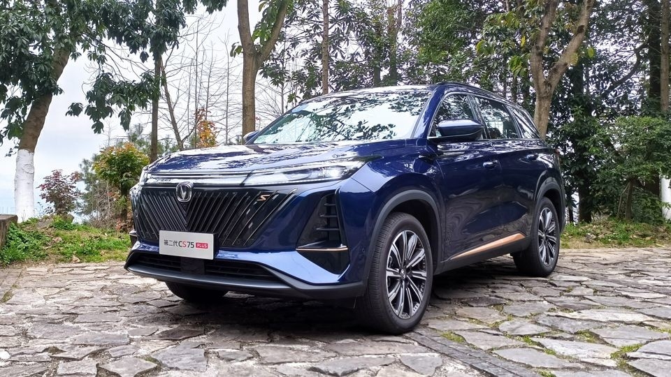 Kompaktowy Changan Benzynowy samochód 5 drzwi 5 miejsc CS75 Plus SUV z napędem przednim