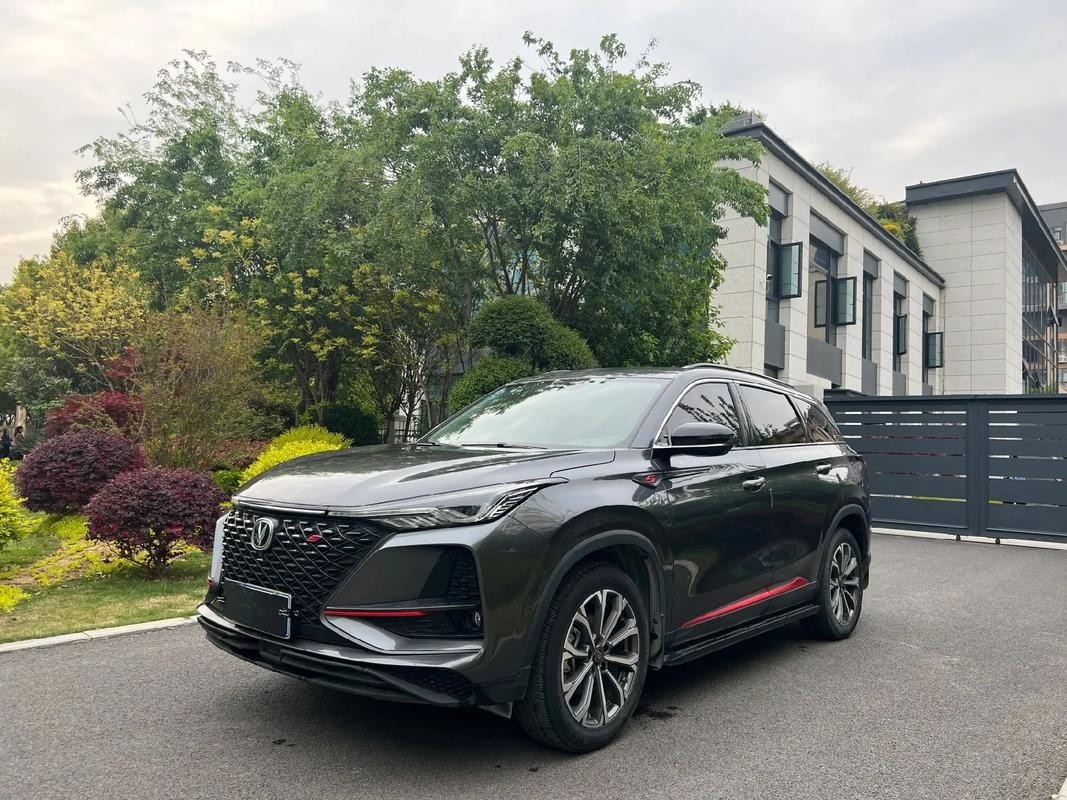Kompaktowy Changan Benzynowy samochód 5 drzwi 5 miejsc CS75 Plus SUV z napędem przednim