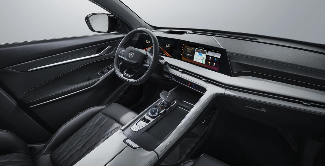 5 miejsc Changan Benzynowy Sedan Typ CS75 Plus Przednie koło napęd 200km/h