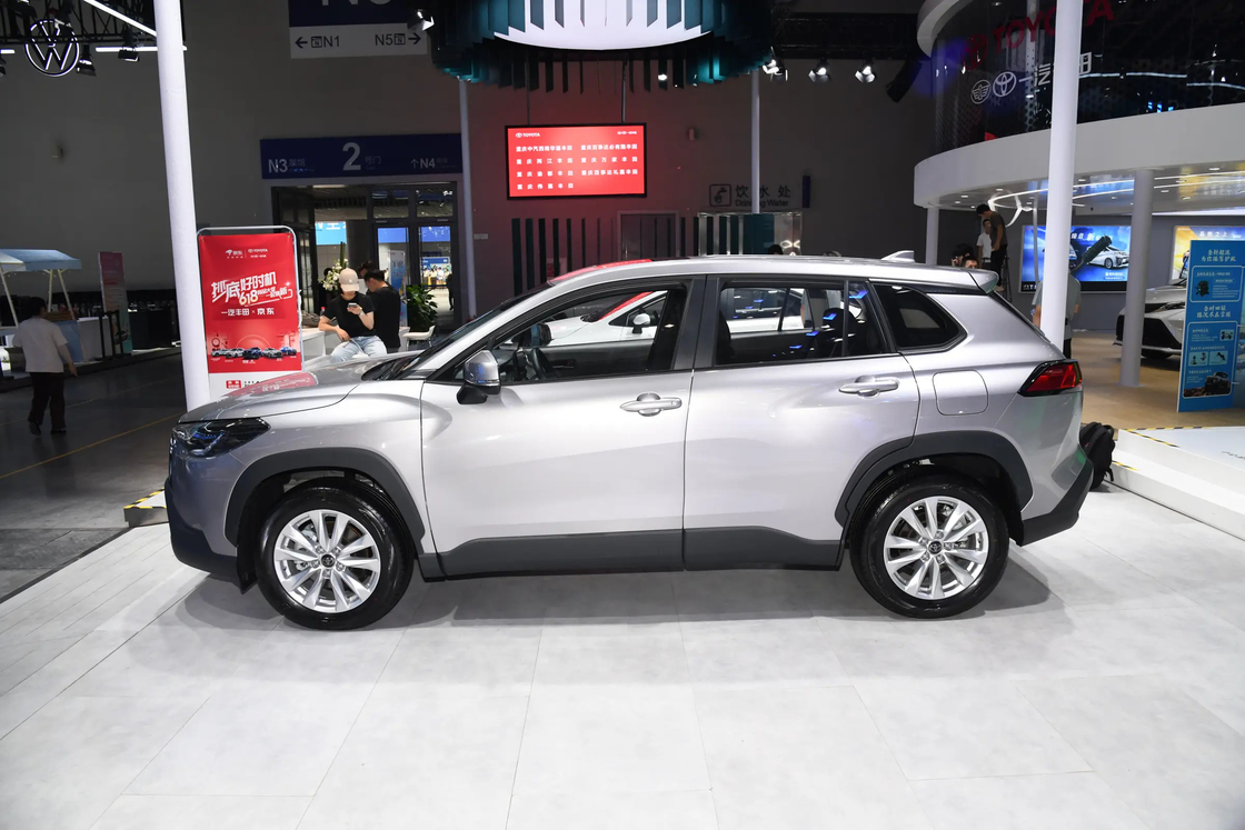 Średni Toyota Benzynowy Samochód Corolla FWD do codziennych dojazdów i weekendów