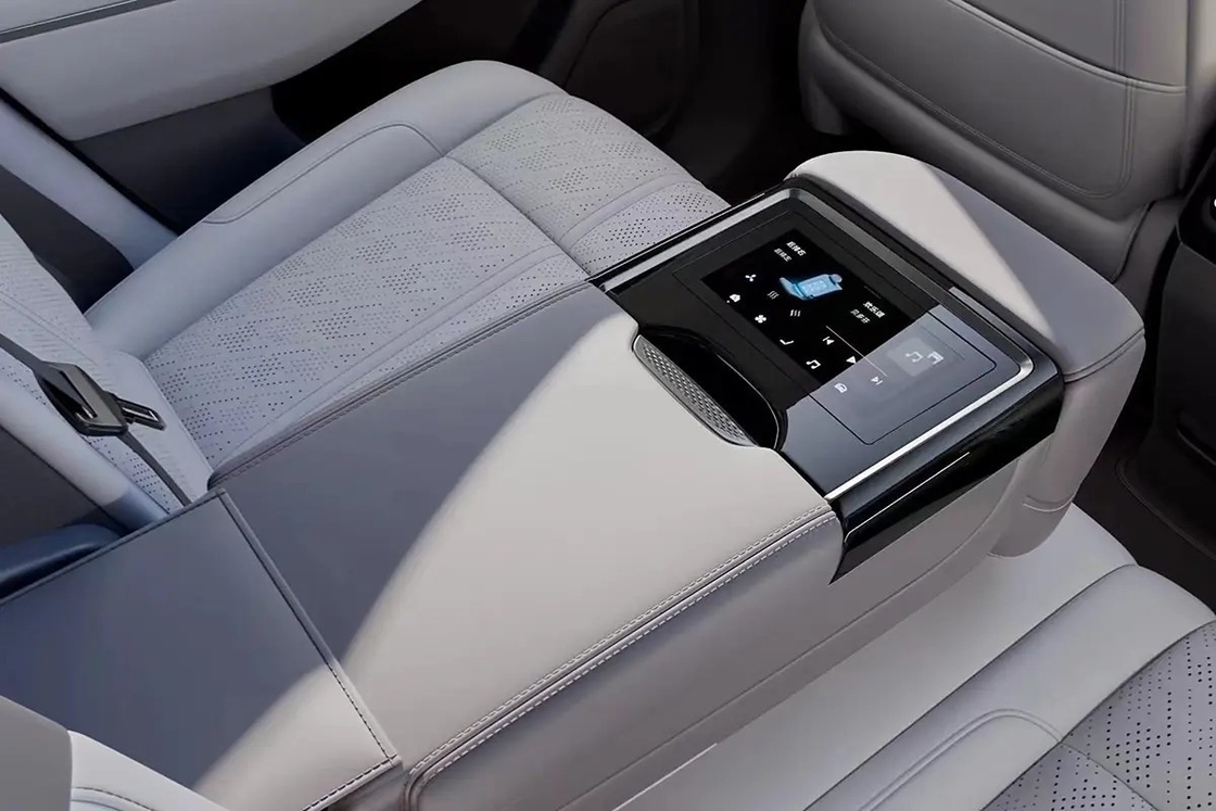 Zeekr 7X 800V Wysokonapięciowy SUV elektryczny 7 kolorystyczny 780km zasięg pojedynczy ładowanie Zwiększona zdolność terenowa zawieszenie powietrzne
