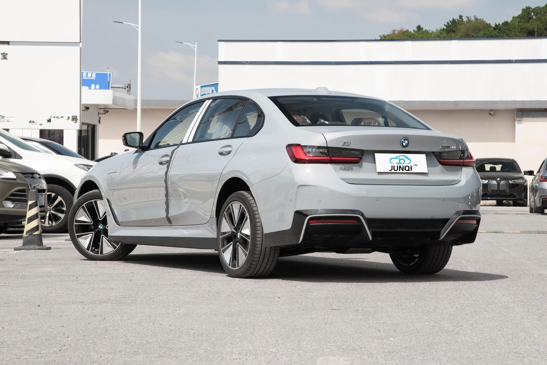 Zmodernizuj swoją jazdę dzięki luksusowej technologii BMW Electric Car i zrównoważonym rozwojowi