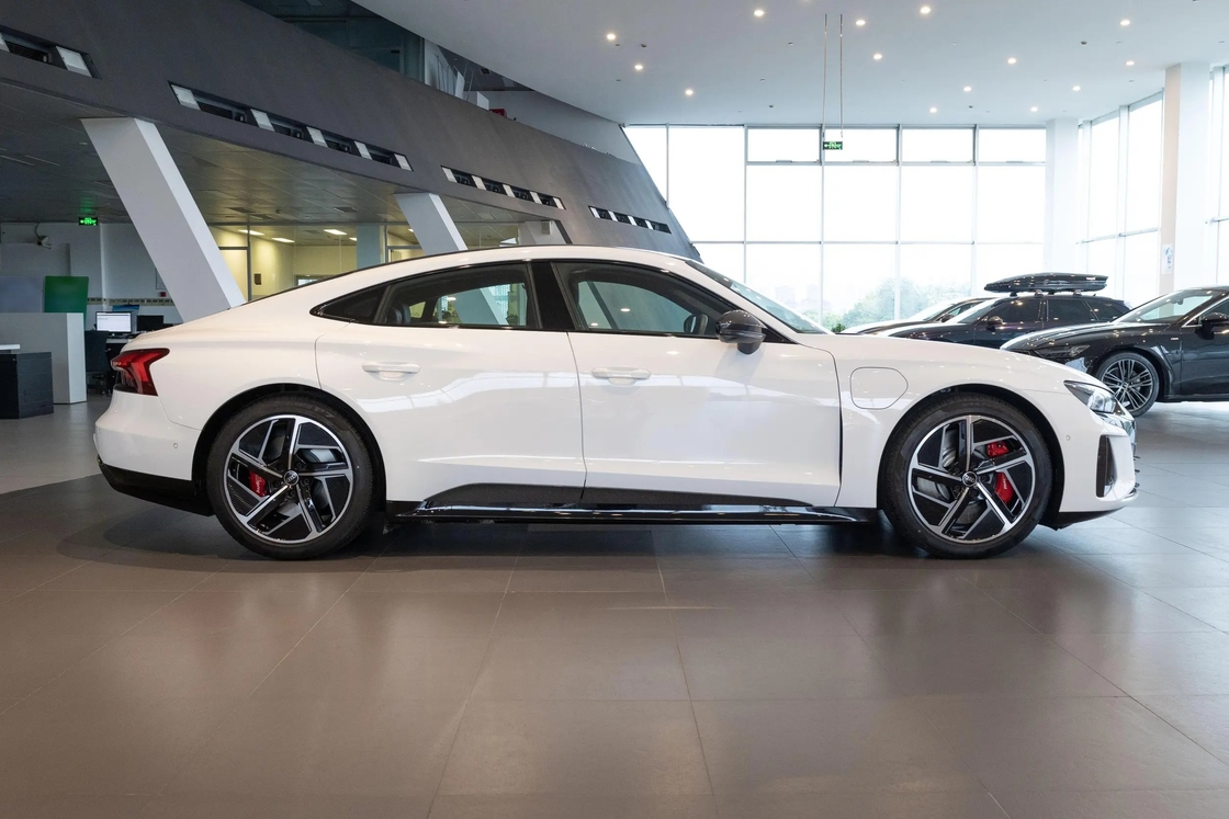 2024 Audi Q4 Etron Q5 Etron RS Etron Etron Gt Pojazd elektryczny 4 koła SUV EV Samochód dla dorosłych Nowy samochód używany Duża prędkość Nowy samochód energetyczny Elektryczny samochód elektryczny