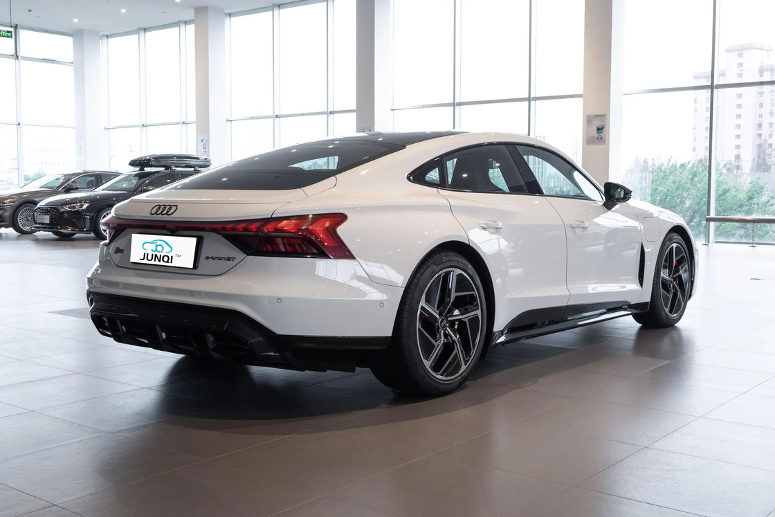 Au-di RS E-tron GT 2024 Całkowicie elektryczny sportowy sedan 4WD 495km zasięg 510kW Moc Luksusowy Au Di EV Z zaawansowanymi funkcjami bezpieczeństwa