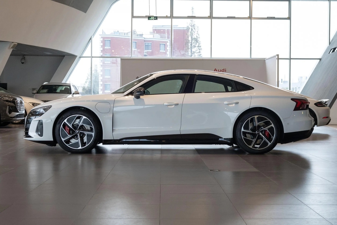 Sprzedaż hurtowa samochodów benzynowych Chiński Audi Sport RS E-tron GT 2023 Model Basic Edition