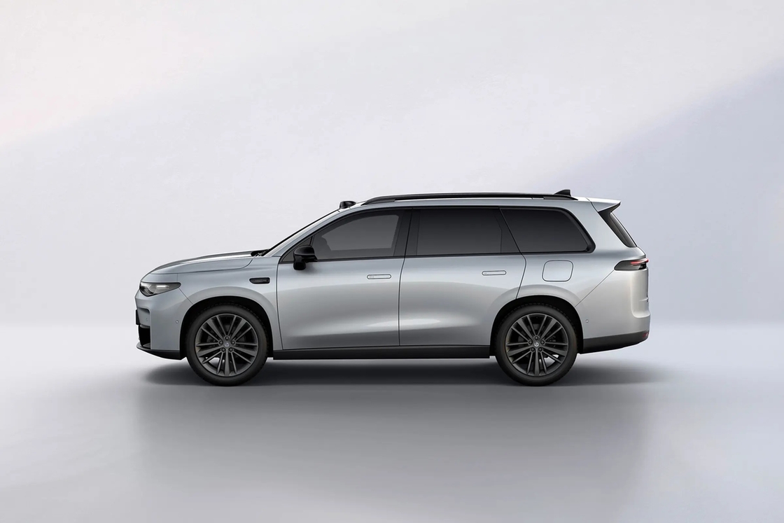 Leapmotor Electric Car C16 średnio-duży SUV z warstwową trapezoidalną siatką wchłaniania powietrza i sześcioma kolorami nadwozia