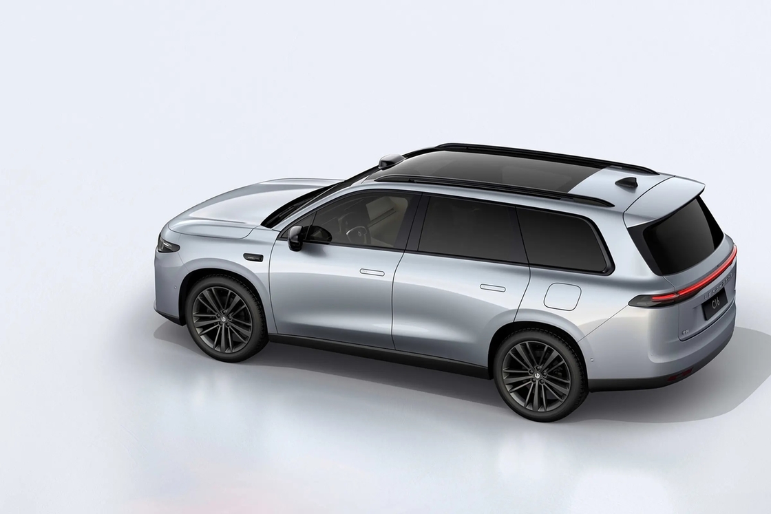 Leapmotor Electric Car C16 średnio-duży SUV z warstwową trapezoidalną siatką wchłaniania powietrza i sześcioma kolorami nadwozia